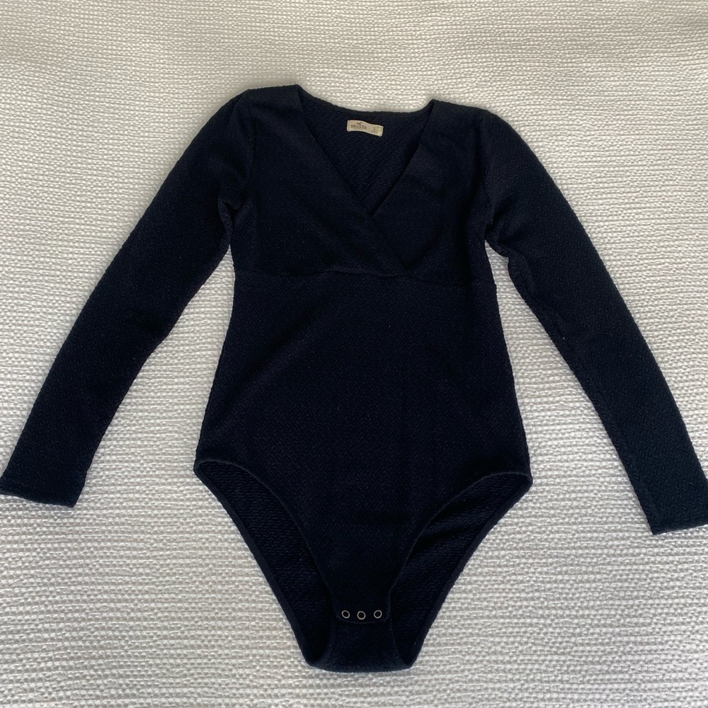 Hollister Women’s Deep V-Neck Textured Black Bodysuit 🖤